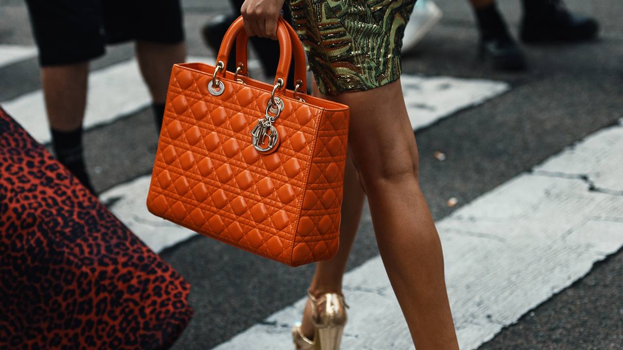 maxi-bags-summer-sale-modelos-espacosos-de-luxo