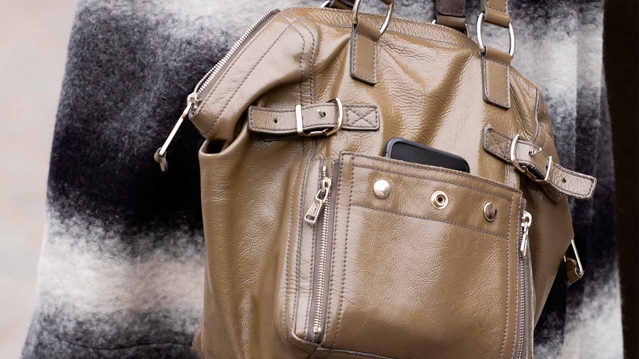 Foto de Bolsa uma das peçcas Saint Laurent na Super Sale.