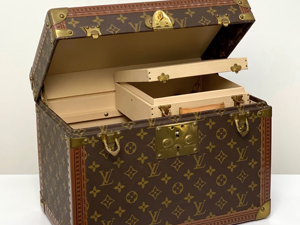 Foto de baú da Louis Vuitton.