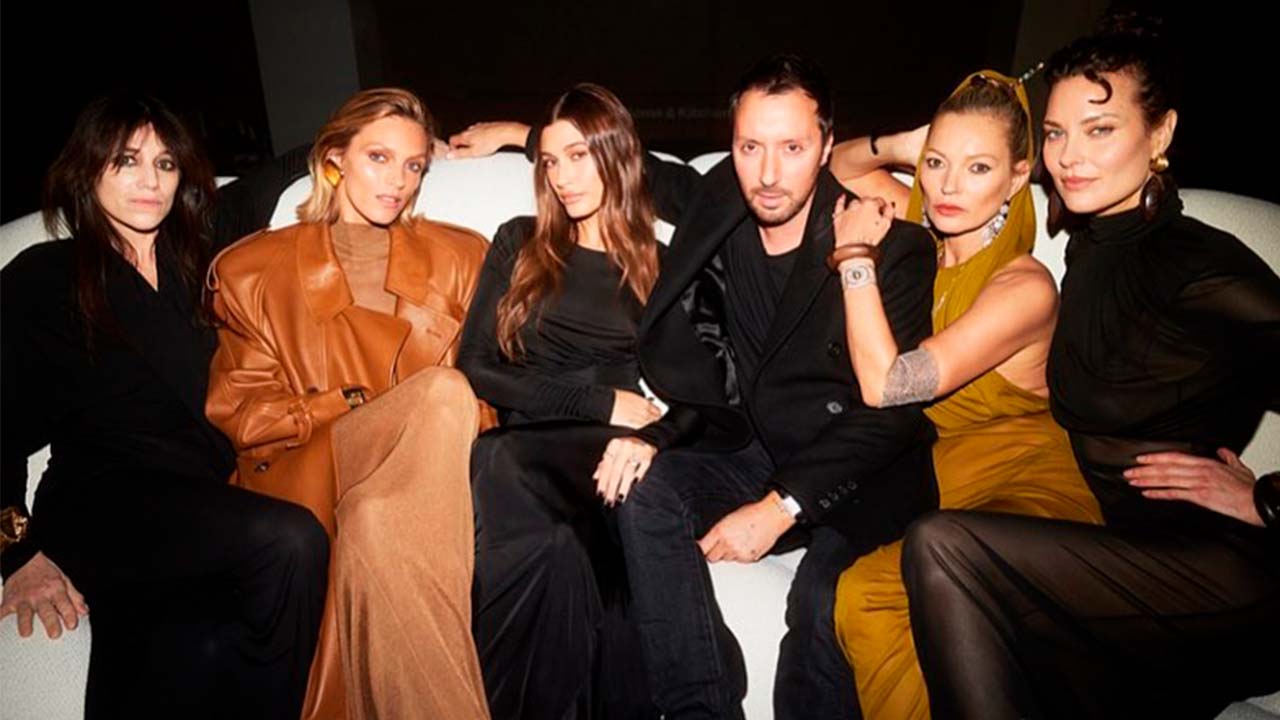 Foto do atual estilista da Yves Saint Laurent, Anthony Vaccarello.