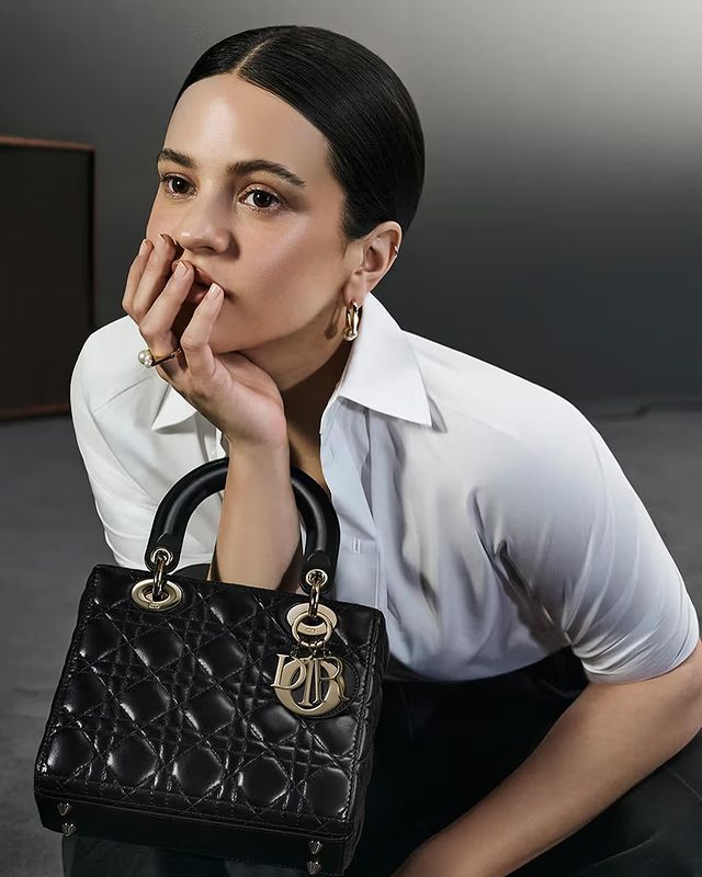 Foto de Rosalia a embaixadora da Dior.