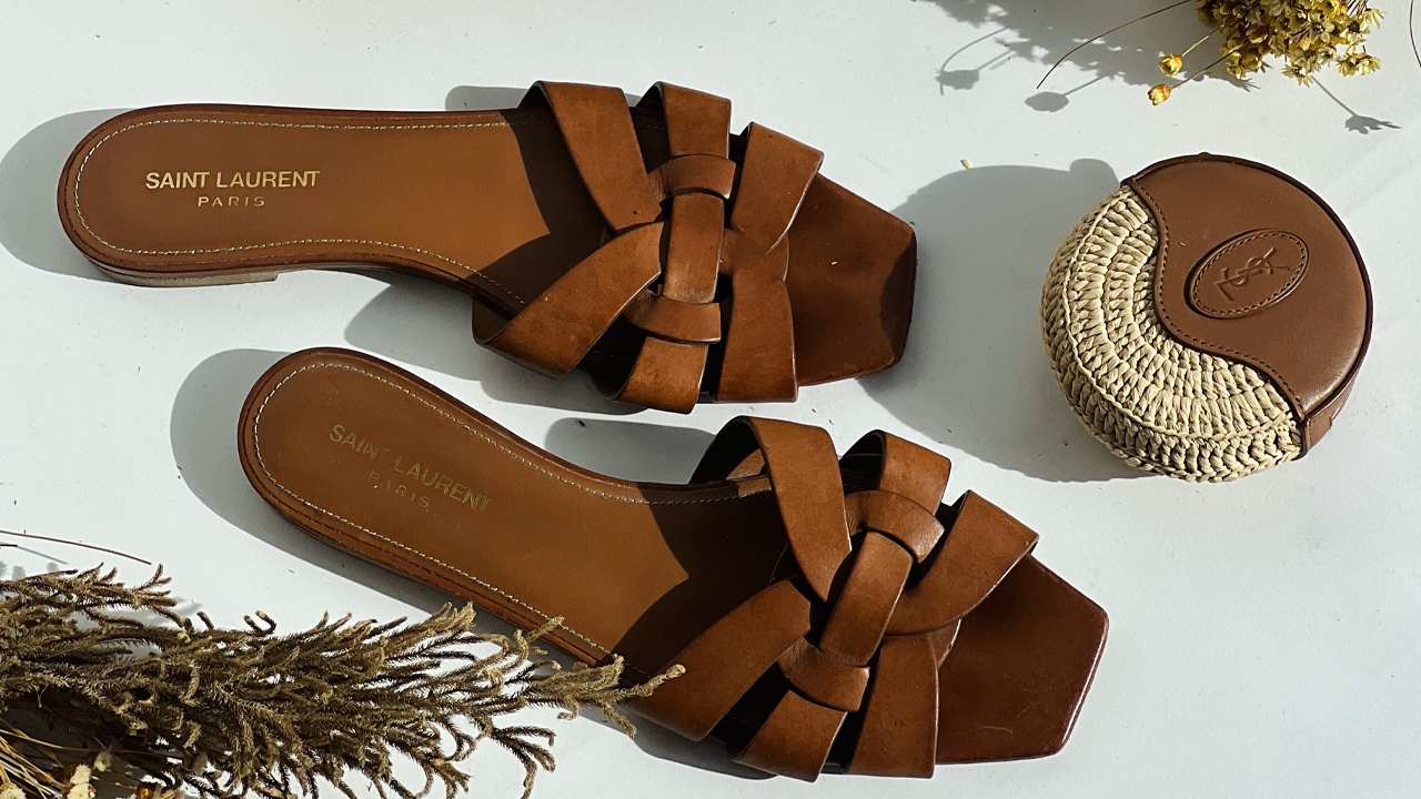 Rasteira Saint Laurent. Clique na imagem e confira mais opções de presente para sua mãe!