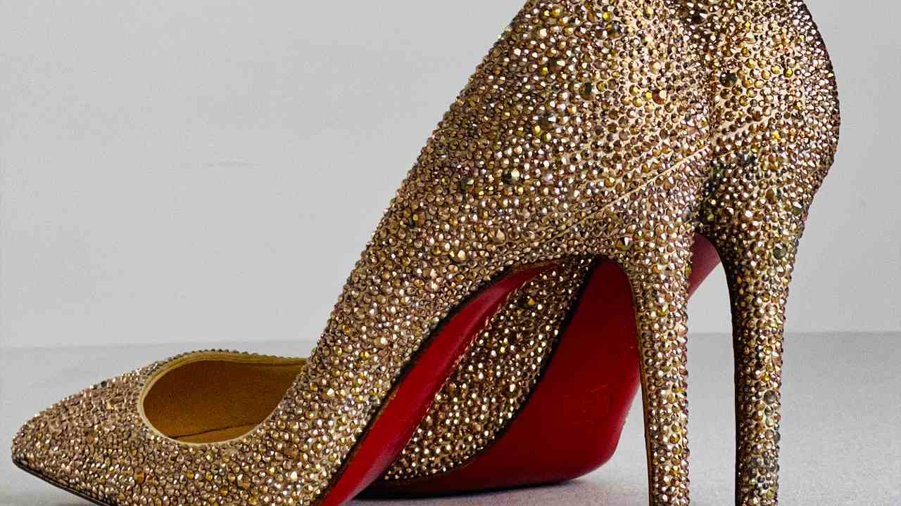Sapato Christian Louboutin. Clique na imagem e confira mais criações da marca!