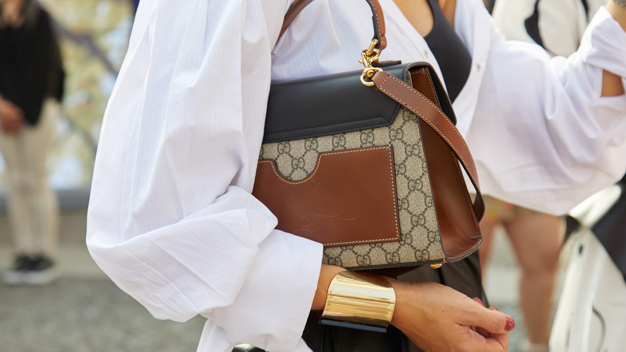 capa do post sobre bolsas com monograma para investir super sale