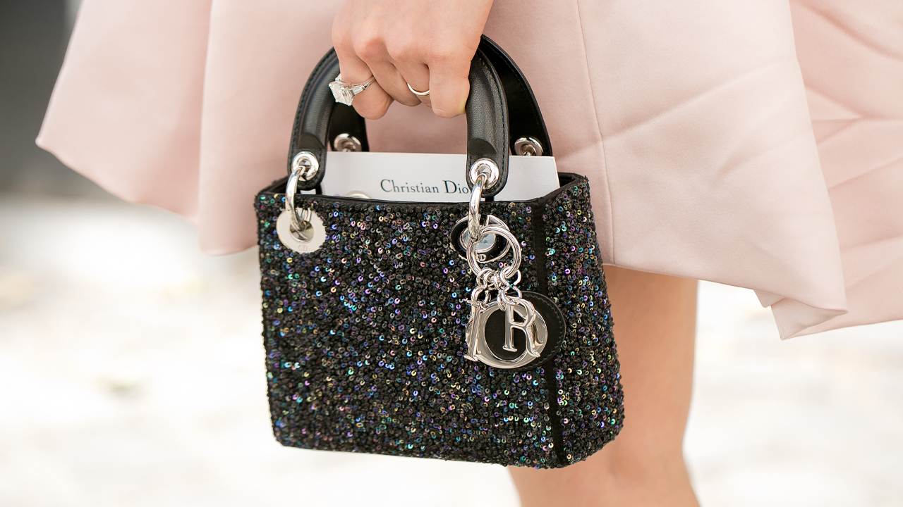 capa do post sobre quanto custa uma bolsa mini lady dior