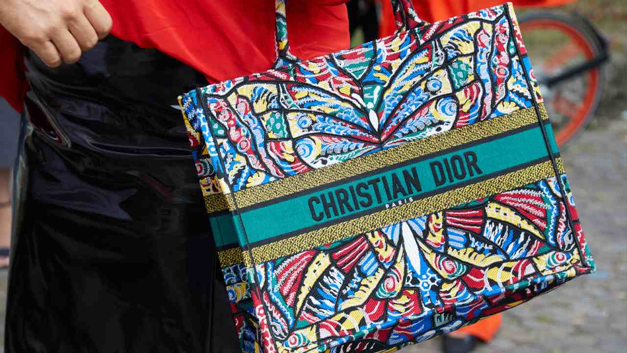 capa do post sobre tote bags para investir na super sale