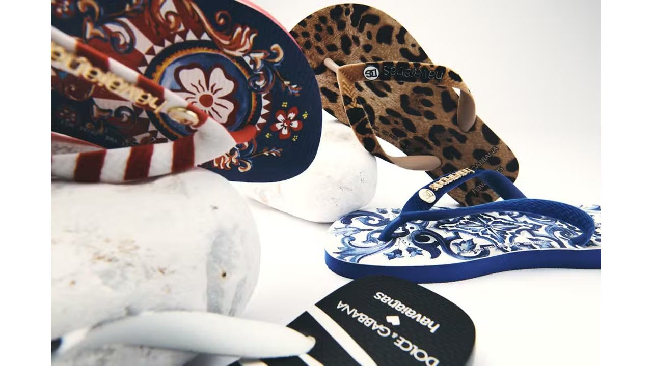 Parceria Havaianas x Dolce & Gabbana. Clique na imagem e confira mais criações da marca italiana! (Foto: Reprodução/Marie Claire Brasil)