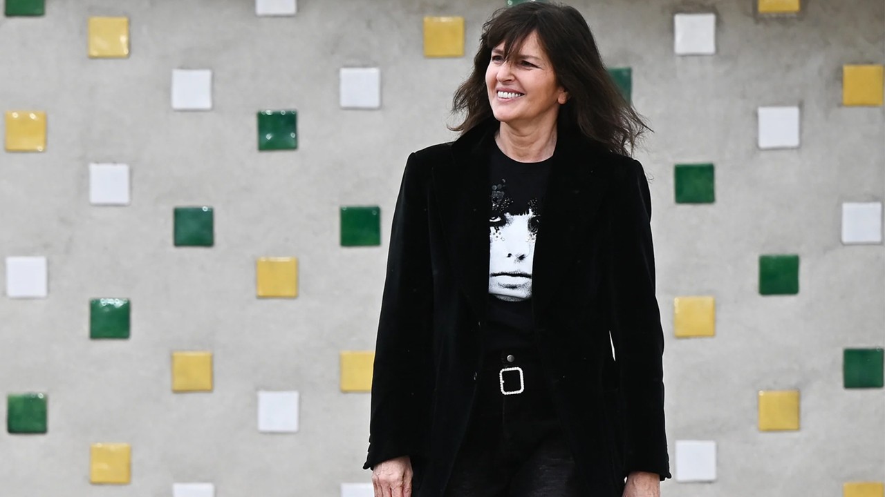 Virginie Viard no desfile Chanel Cruise 2024/25. Clique na imagem e confira criações da Chanel! (Foto: Reprodução/Edition.Cnn.com)