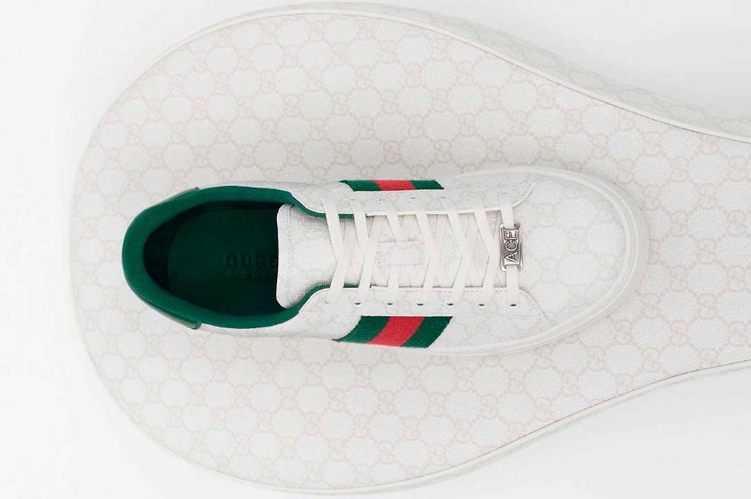 Foto de um tênis da collab Gucci X Tennis.