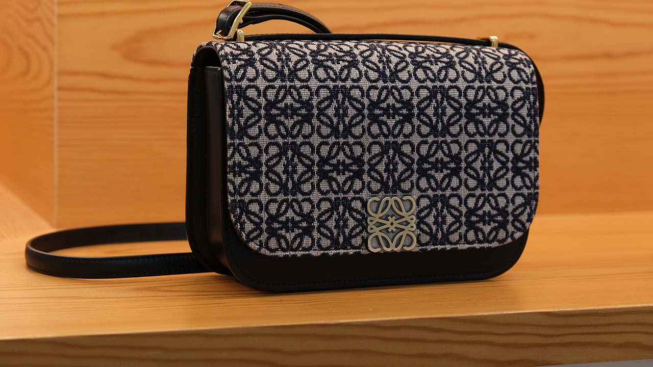 A Nova Campanha da Loewe está dando o que falar: Saiba por quê!