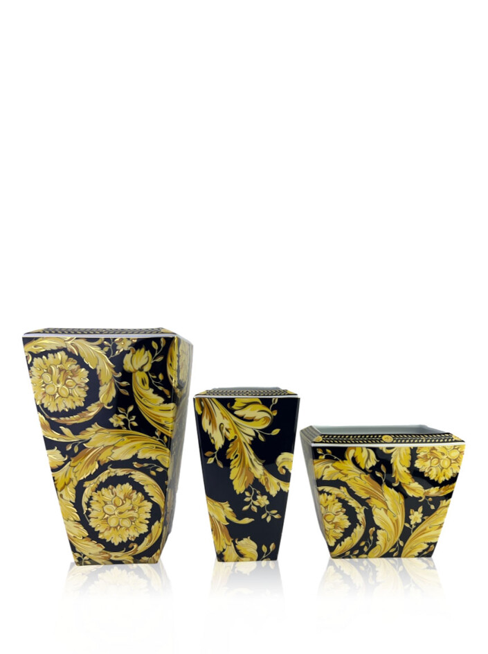 Foto de Vasos Versace, uma das peças de luxo nunca usadas disponível no brechó Etiqueta Única.
