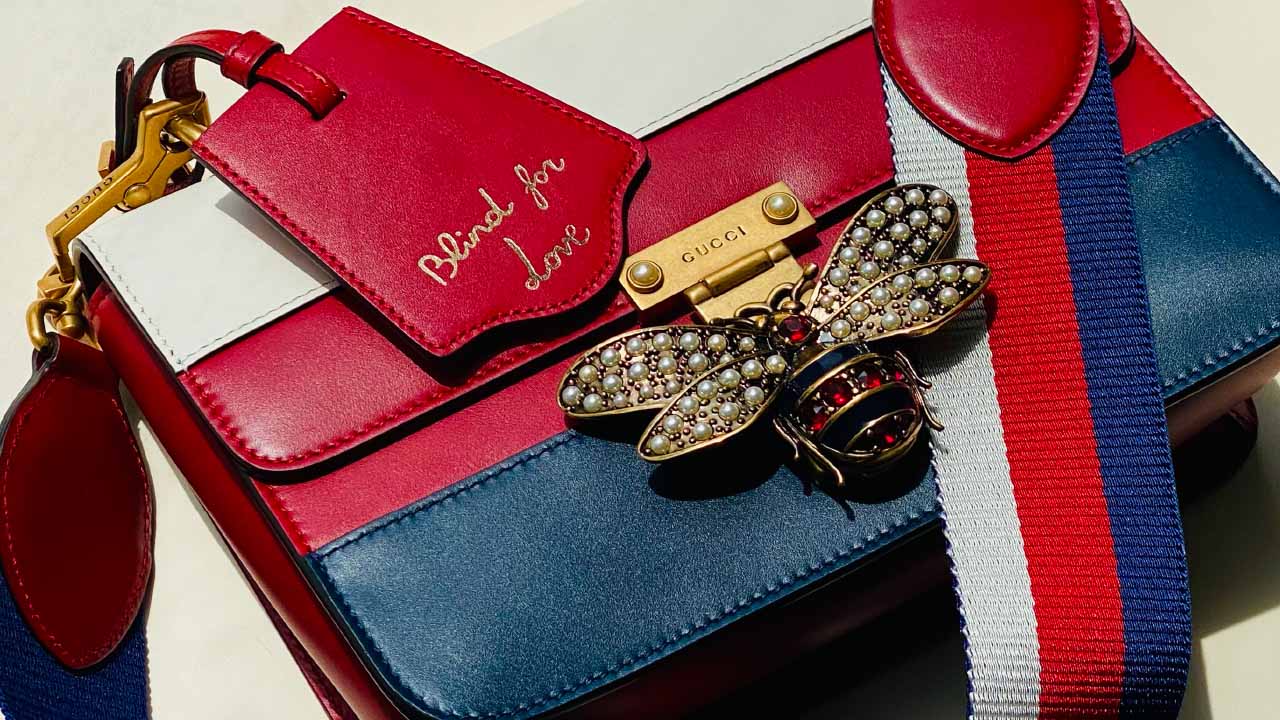 A Abelha da Gucci: Entenda o Significado do Símbolo da Marca de Luxo!