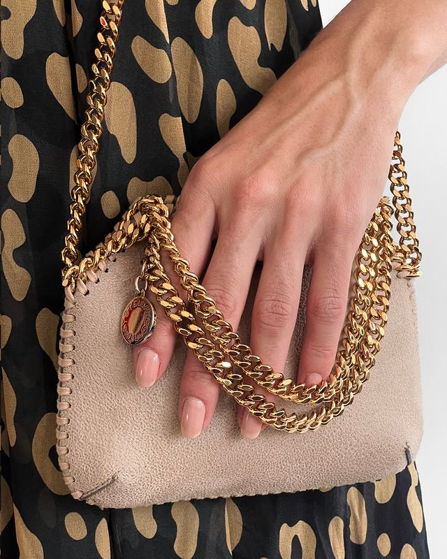 Bolsa Stella McCartney Falabella. Clique na imagem e confira mais peças da marca!