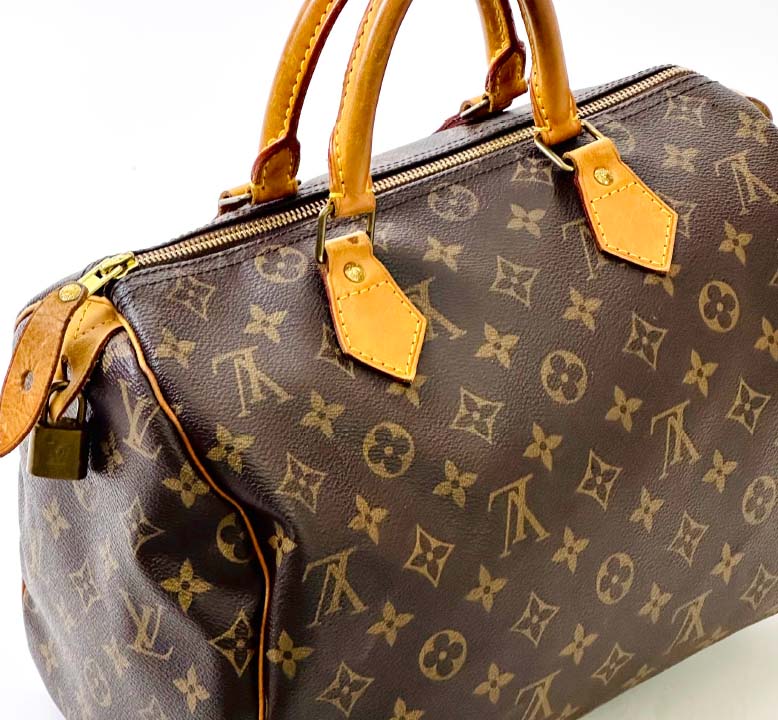 Foto de uma bolsa louis vuitton speedy.