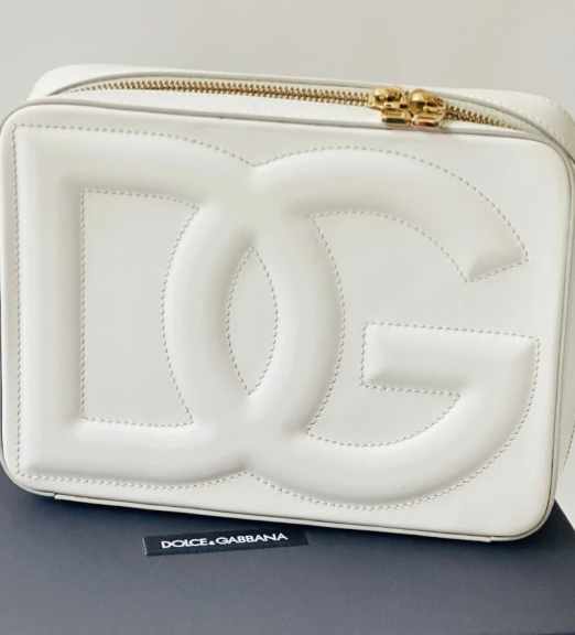 Foto de uma das bolsas de luxo por até R$5000 na second hand week, modelo dolce e gabbana.