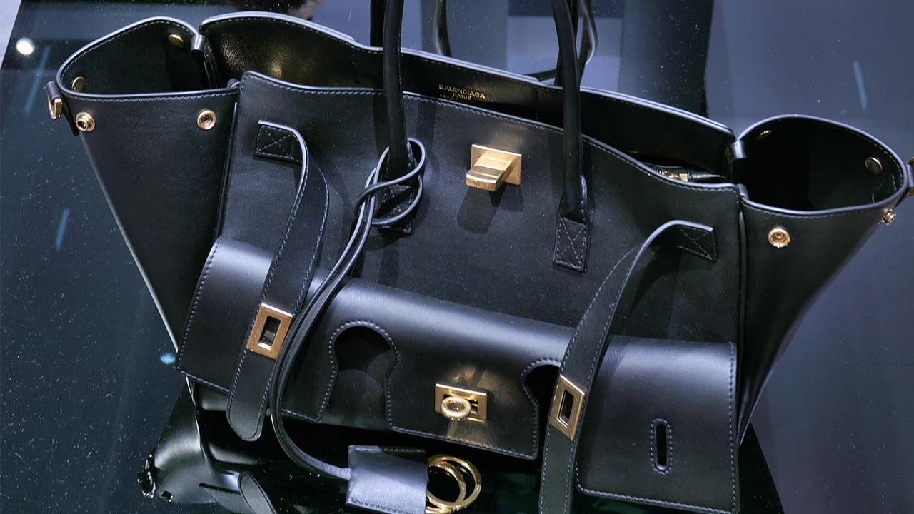 Balenciaga Gift guide: melhores acessorios,bolsas e sapatos da marca franccesa para presentear neste natal.