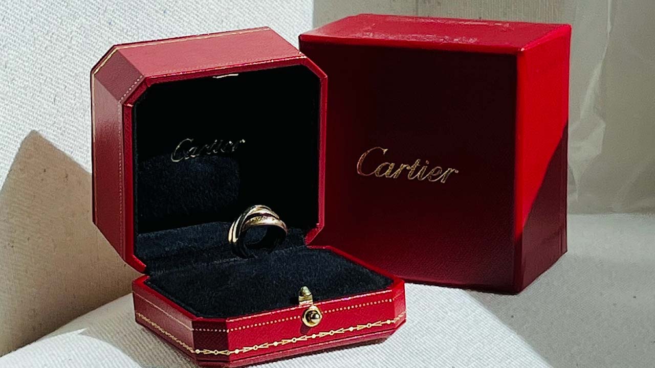as-joias-cartier-mais-faceis-de-revencer-em-brechos-e-portais-second-hand-como-etiqueta-unica-trinity-280125