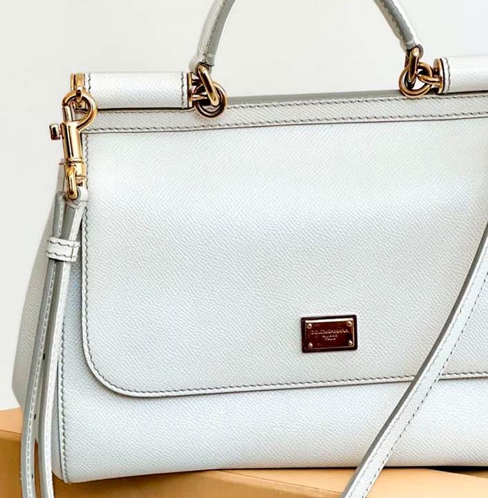 Foto do modelo Miss Sicily da Dolce e Gabbana uma das bolsas de luxo discretas da marca.