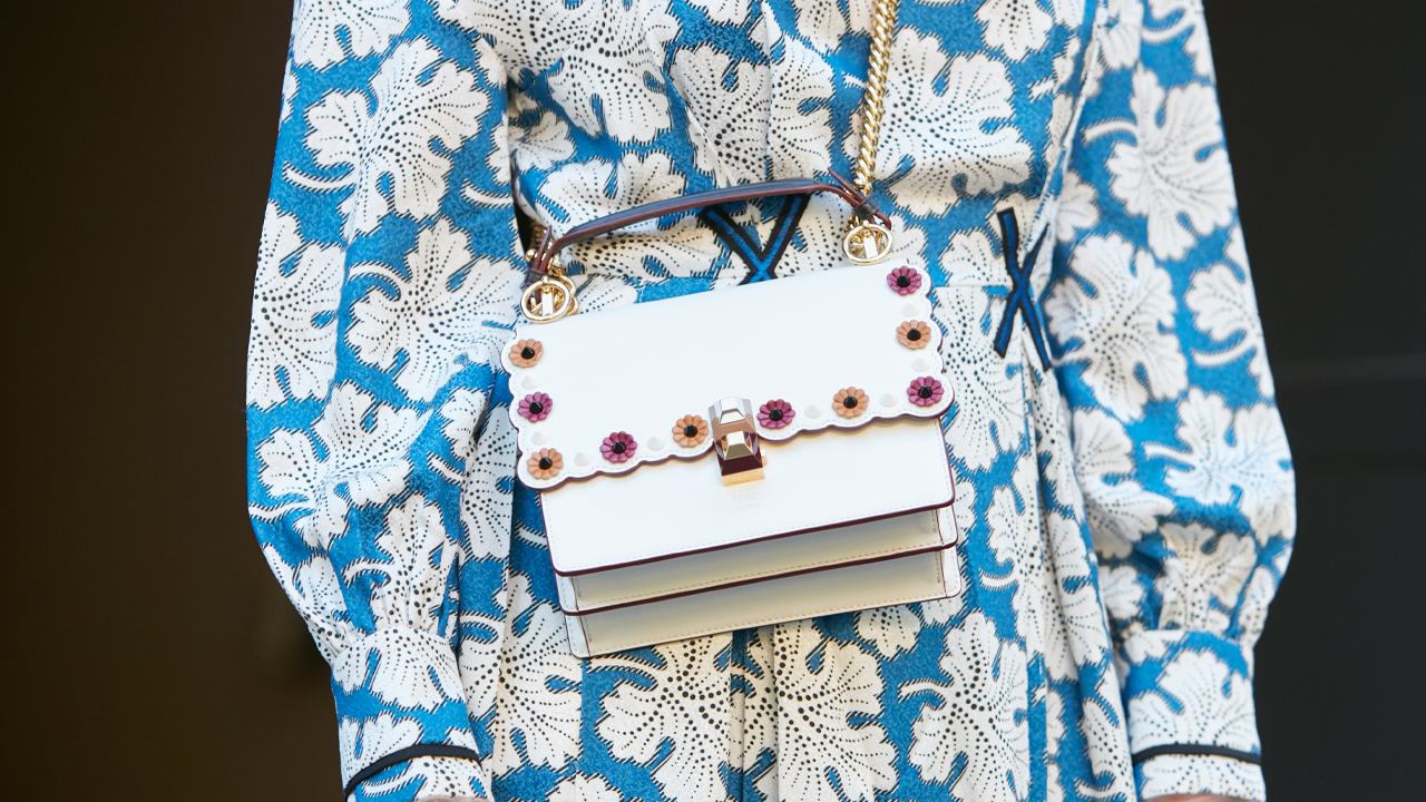 capa do post sobre bolsas crossbody imperdíveis na summer sale