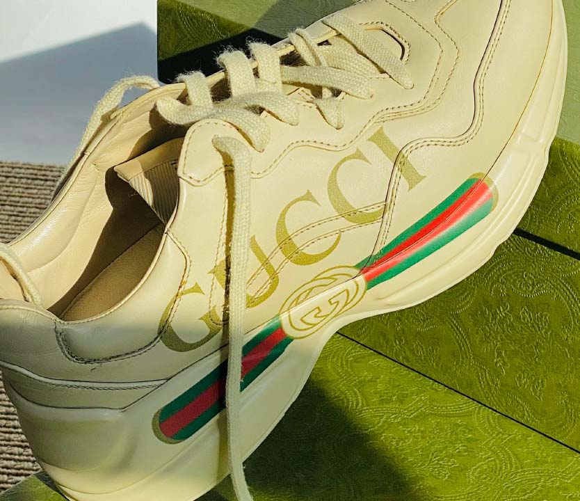 Foto de um dos tênis masculinos da Gucci para o verão.