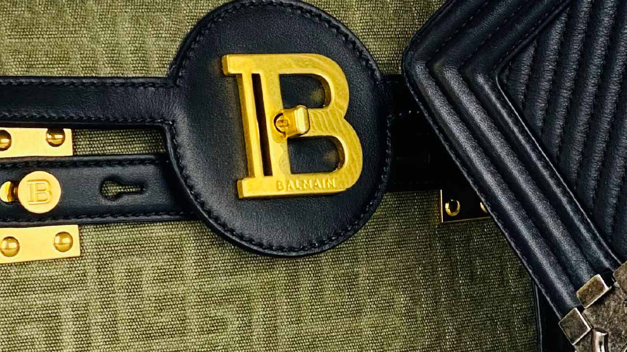 Foto do monograma da marca de Luxo Balmain.