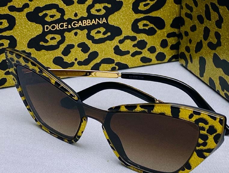 Foto de óculos da Dolce e Gabbana que ganhou signifcado de luxo e extragavãncia.