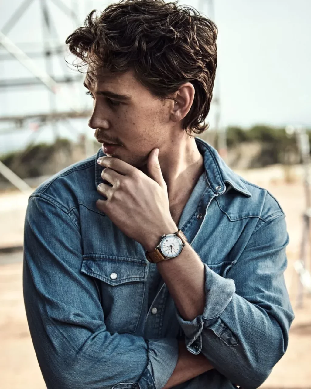 Foto de Austin Butler, o  Novo Embaixador da Breitling  marca de relógios de luxo.