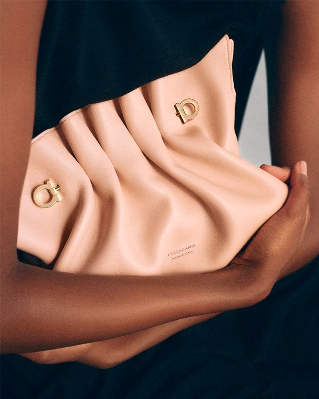 Bolsa Soft Bag Ferragamo. Clique na imagem e confira mais peças da marca! (Foto: Reprodução/Instagram @ferragamo)