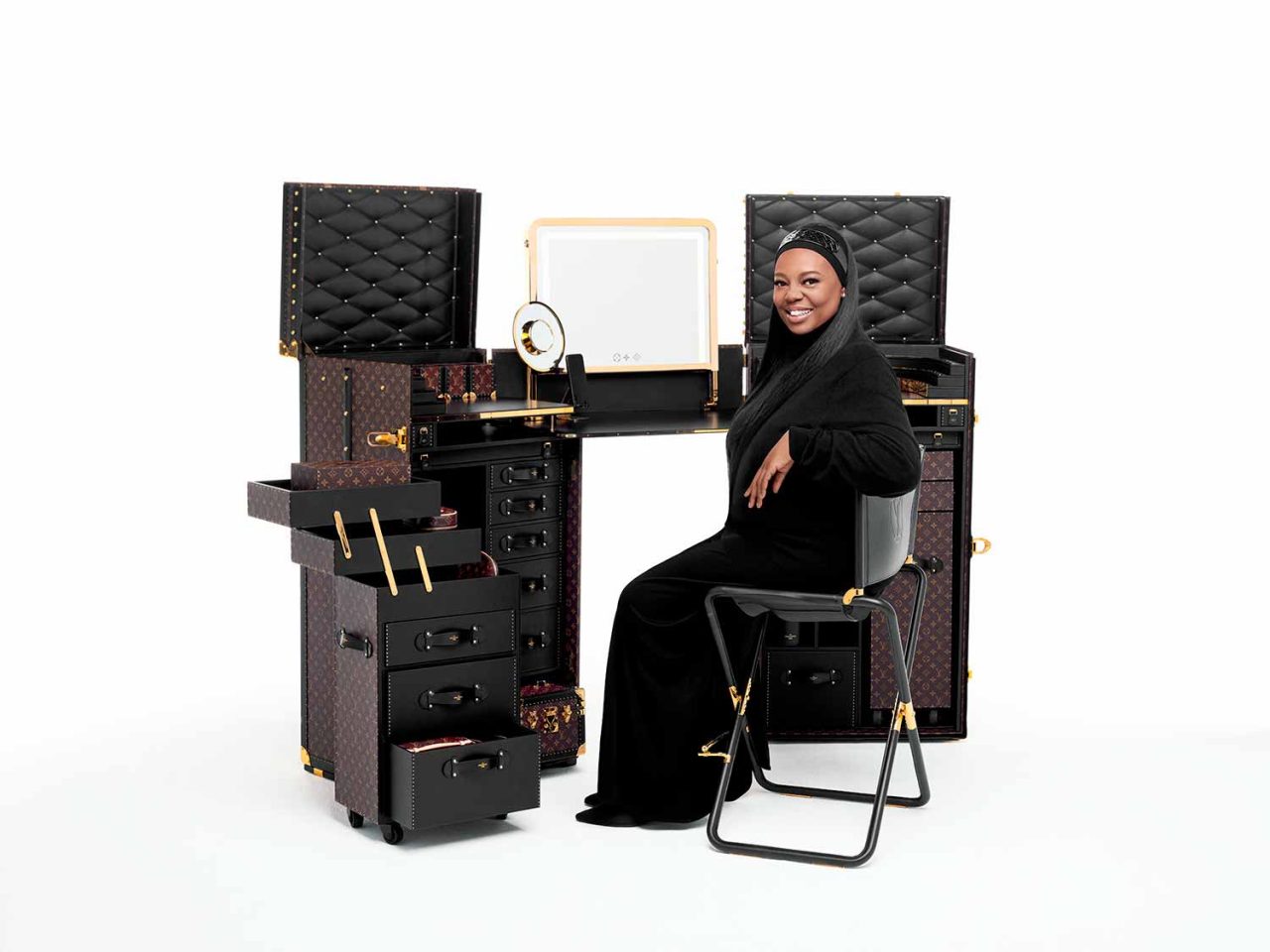 Foto de Path McGrath diretora criativa da linha de maquiagem e cosméticos da Louis Vuitton.