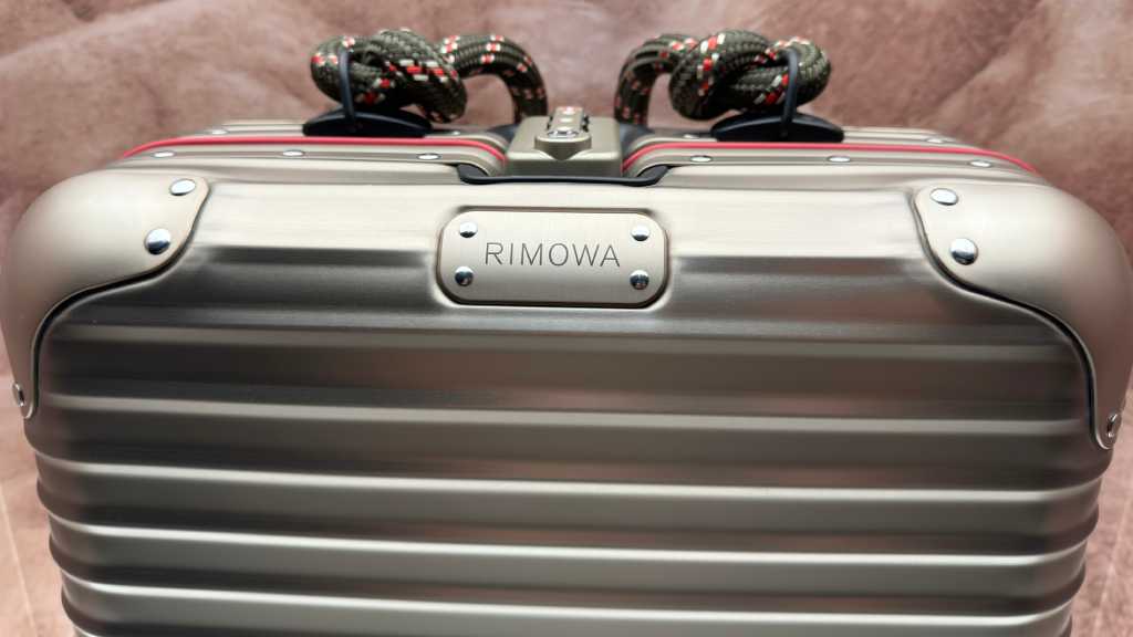 Rimowa-Re-Crafted-grife-transforma-malas-usadas-em-itens-de-luxo-020425