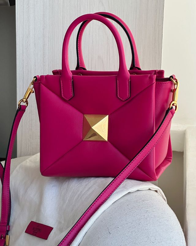 Bolsa Valentino One Stud. Clique na imagem e confira mais modelos!
