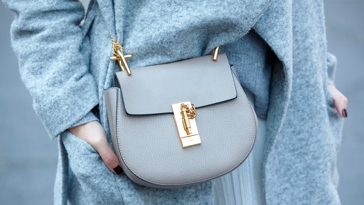 capa do post sobre bolsas crossbody para presentear a mãe