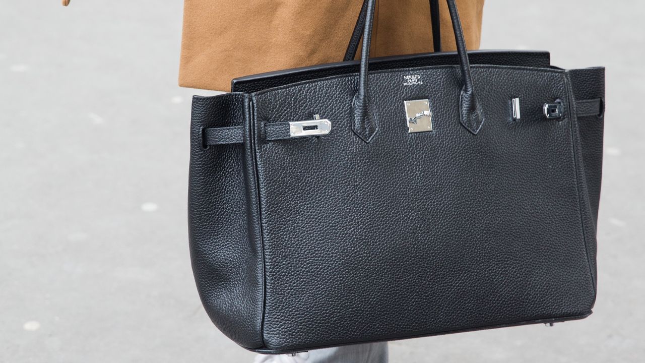 capa do post sobre bolsas pretas de marcas de luxo para o dia das mães