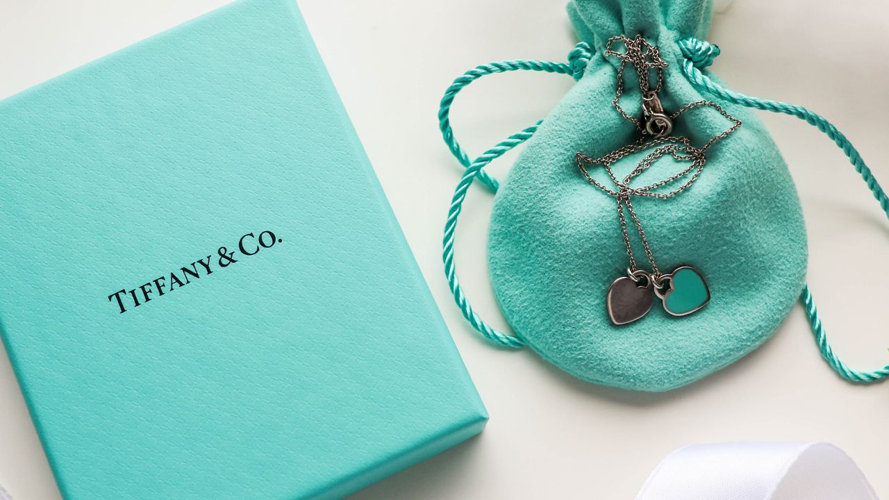capa do post sobre peças tiffany & co que são imperdíveis no etiqueta única