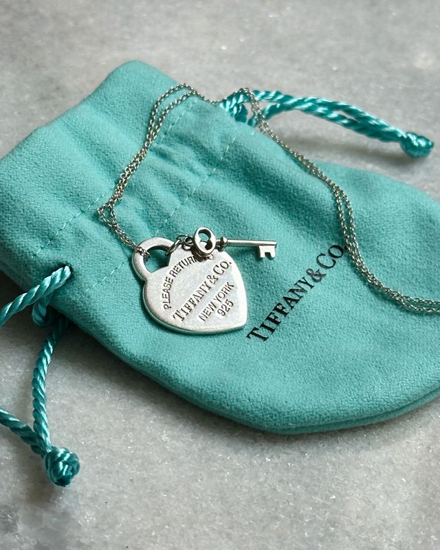 Colar Tiffany & Co Heart Key. Clique na imagem e confira mais peças da marca!