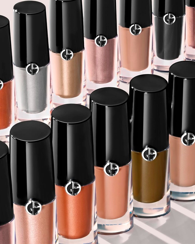 Foto de esmaltes Giorgio Armani, da linha de beleza da marca.