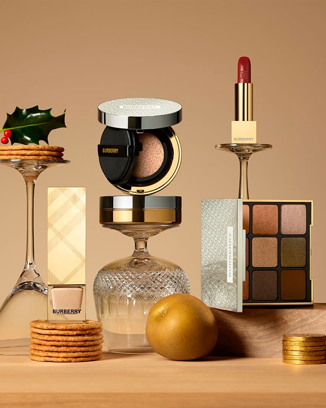 Foto da linha de beleza da marca de luxo burberry.