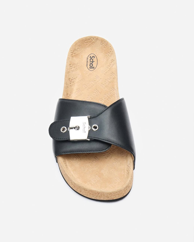 Mule Balenciaga x Scholl. Clique na imagem e confira mais peças da marca! (Foto: Reprodução/Instagram @balenciaga)