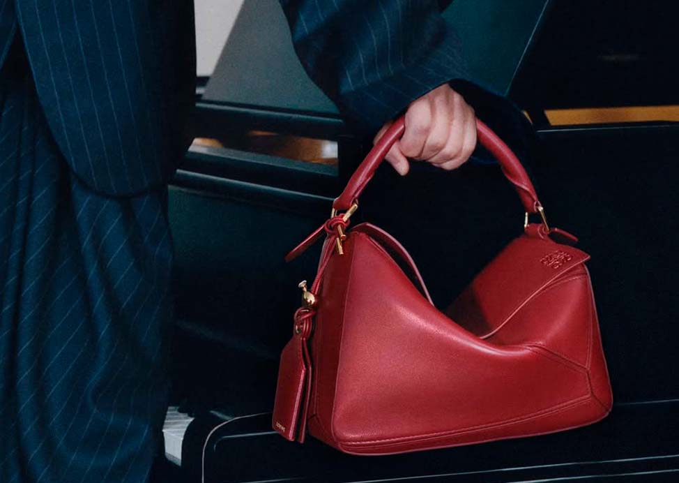 Foto da nova Bolsa Loewe Featherlight Puzzle para 2025.