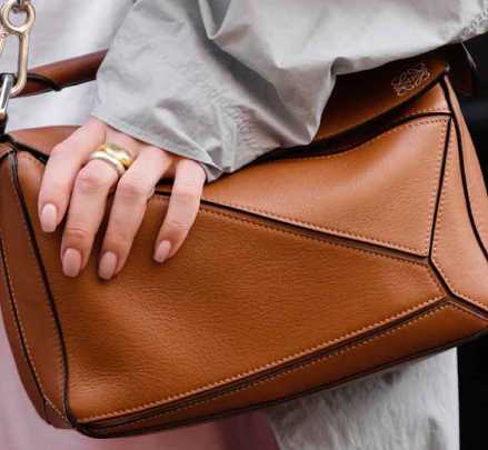 Foto da puzzle uma das top bolsas de luxo da loewe.
