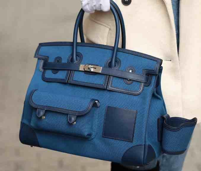 Foto de uma das versões da bolsa birkin da Hermès, a Birkin Cargo.