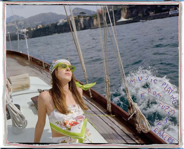 Foto da atriz Daisy Edgar-Jones estrela da Nova Campanha da Gucci Verão 2025.