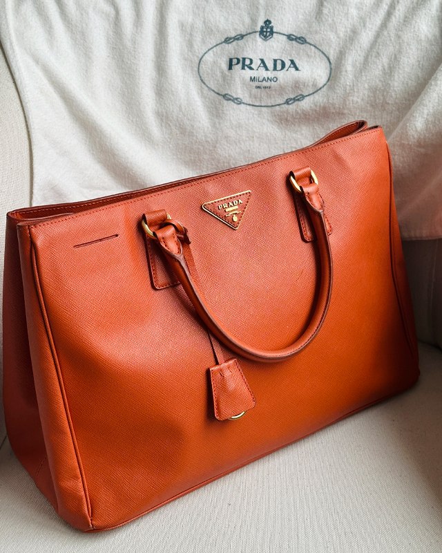 Bolsa Prada Galleria. Clique na imagem e confira mais modelos da marca!