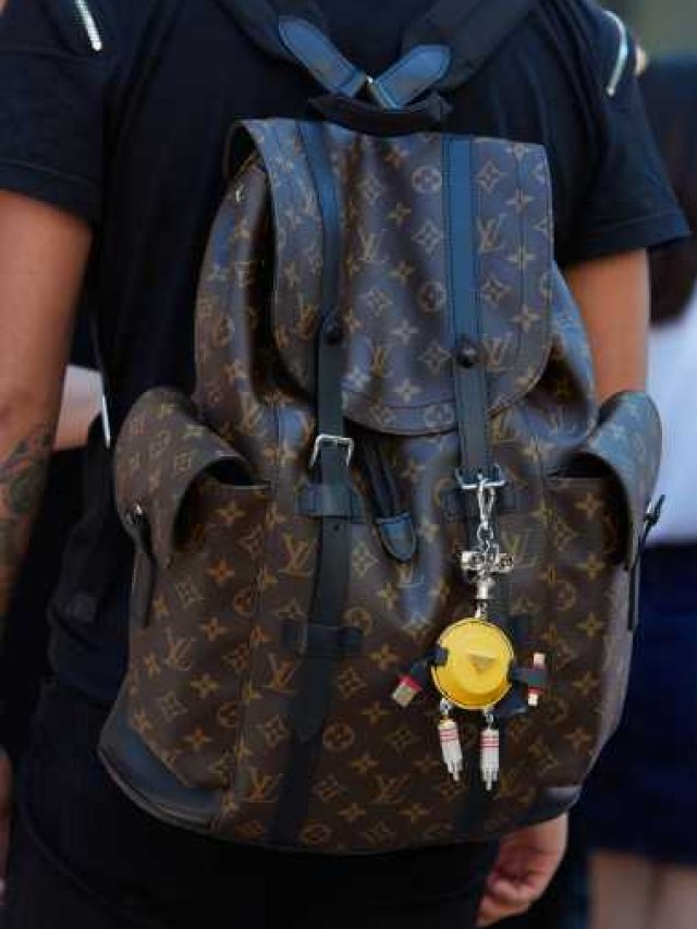 os-acessorios-masculinos-de-luxo-que-valem-a-pena-comprar-em-brechos-online-seminovos-como-etiqueta-unica-mochila-louis-vuitton