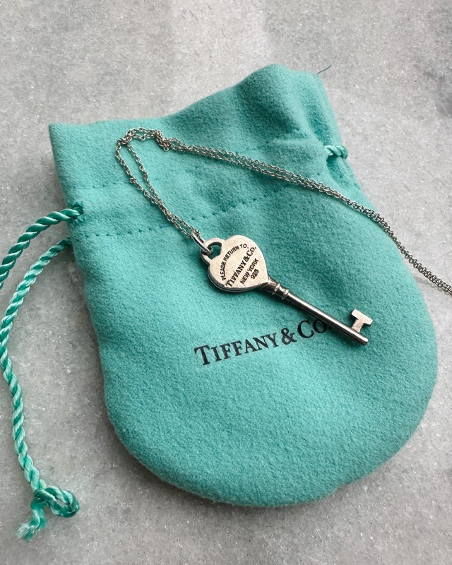 Colar Tiffany & Co Heart Key. Clique na imagem e confira mais peças da marca!