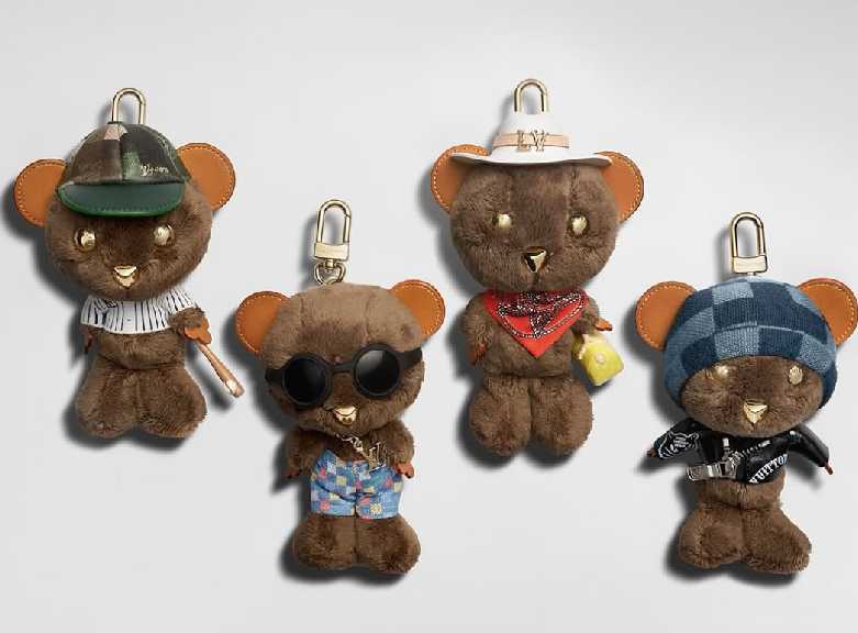 Fotos do Louis Bear: Novos Charms da Louis Vuitton  criados por Pharrell com a mesma estética fun dos Labubus.