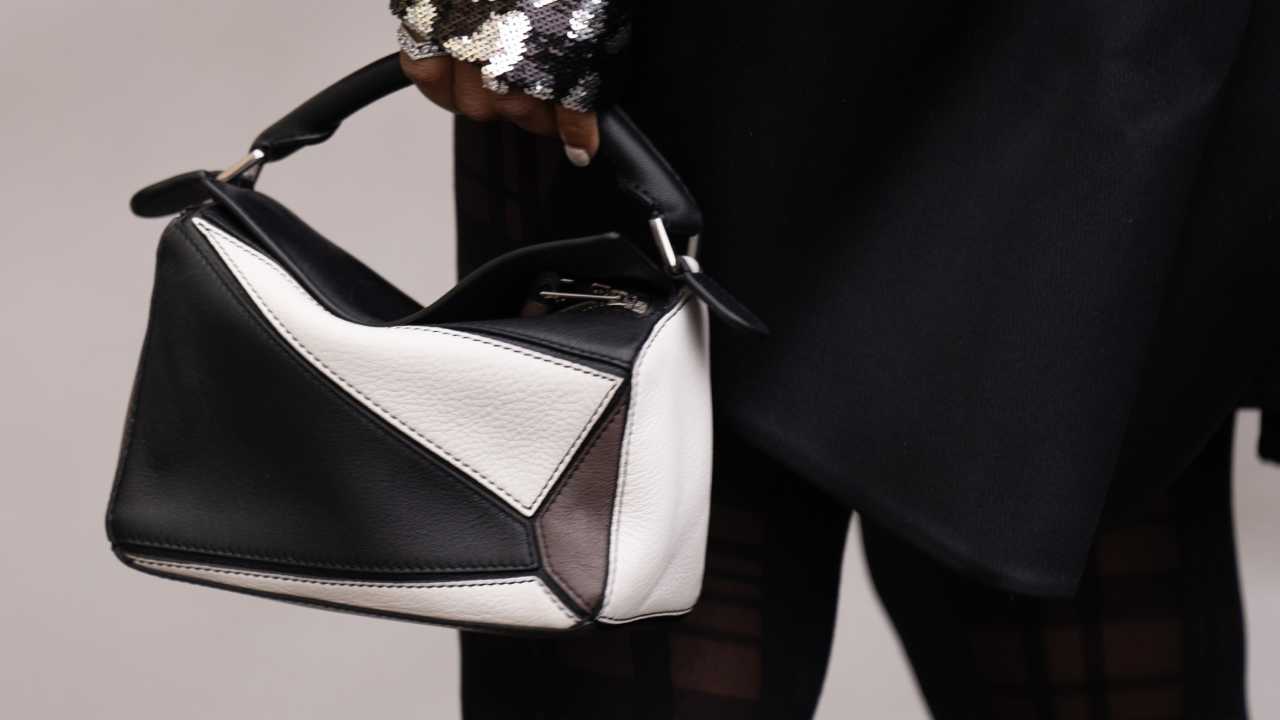 puzzle-a-bolsa-mais-famosa-da-loewe-comemora-10-anos-com-reedicoes-marcantes-100625