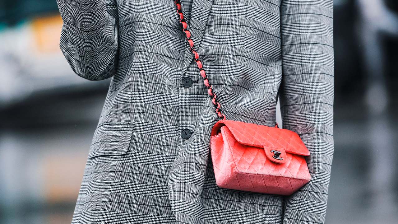 capa do post sobre bolsas crossbody chanel na super sale dos pais