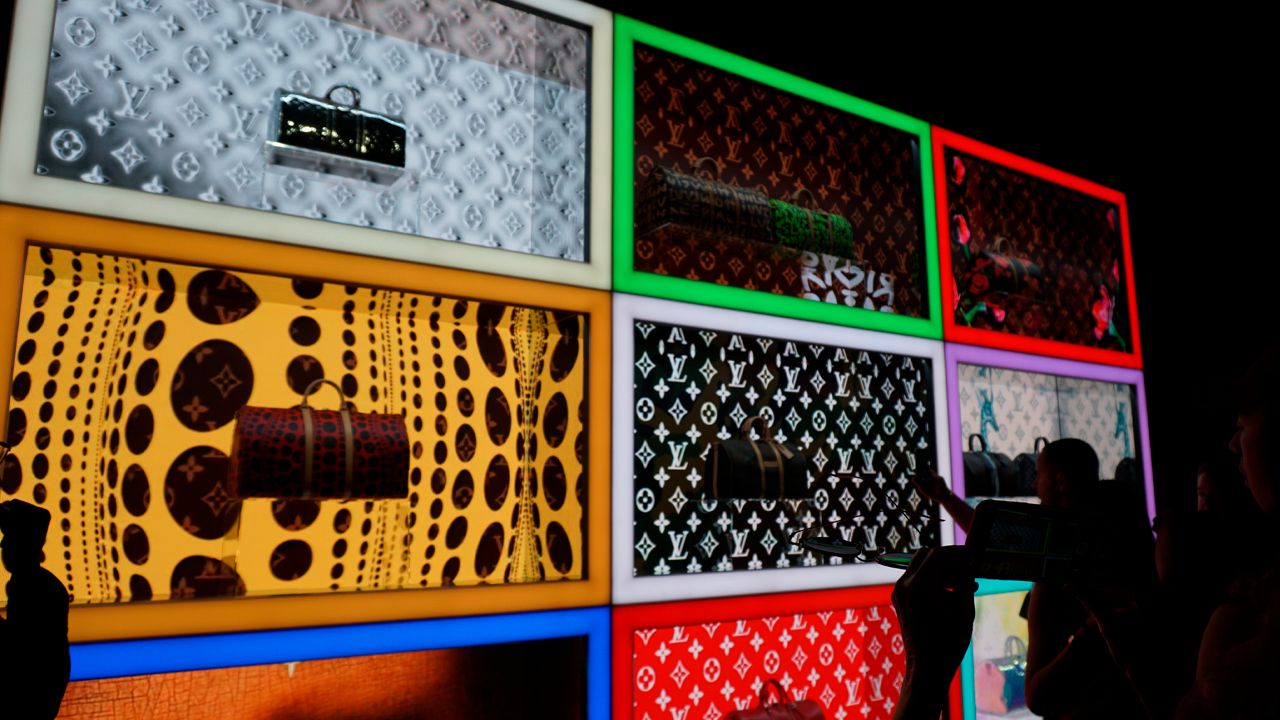 capa do post sobre nova exibição da louis vuitton