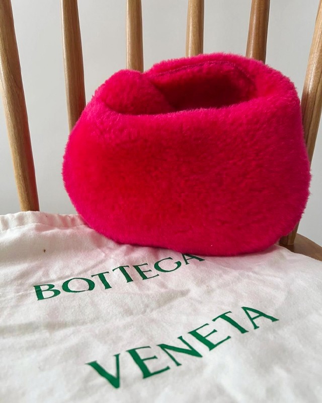 Bolsa Bottega Veneta Jodie. Clique na imagem e confira mais modelos!